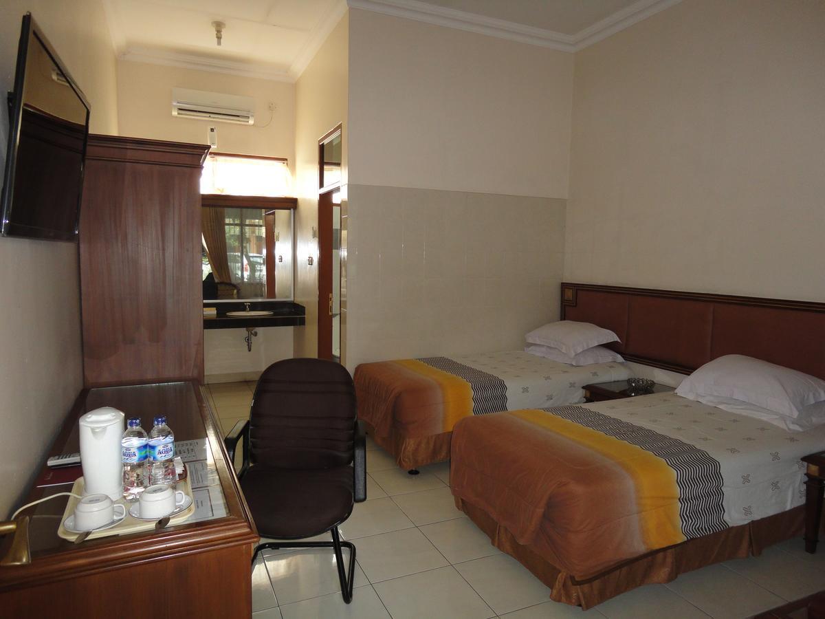 Langensari Hotel Сиребон Екстериор снимка