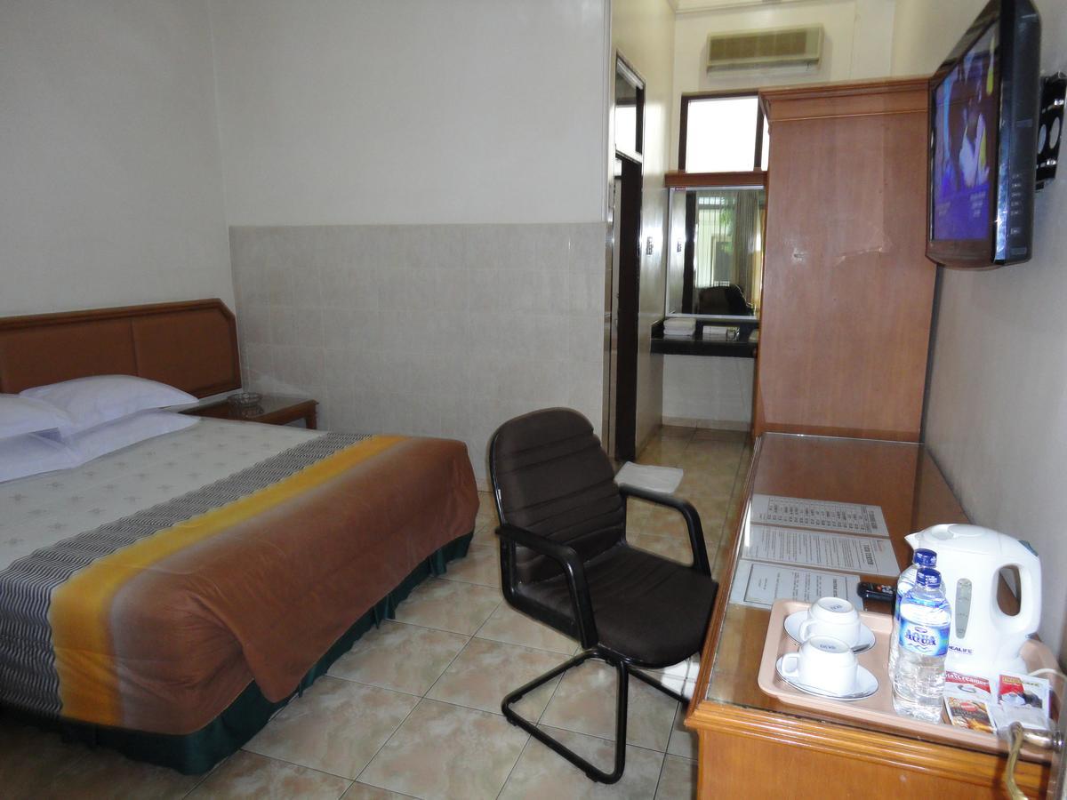Langensari Hotel Сиребон Екстериор снимка