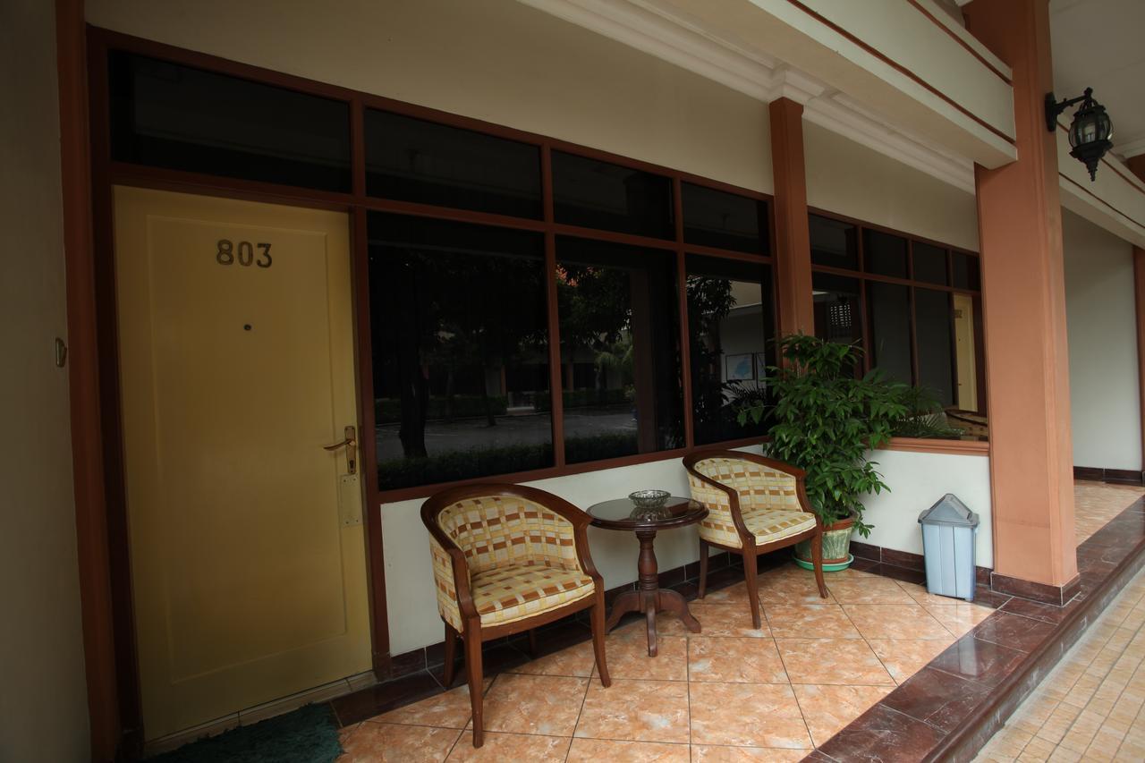 Langensari Hotel Сиребон Екстериор снимка