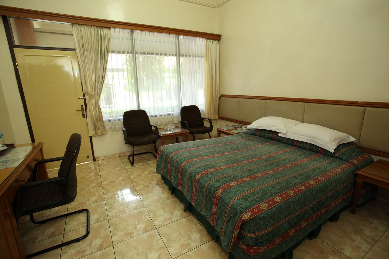 Langensari Hotel Сиребон Екстериор снимка