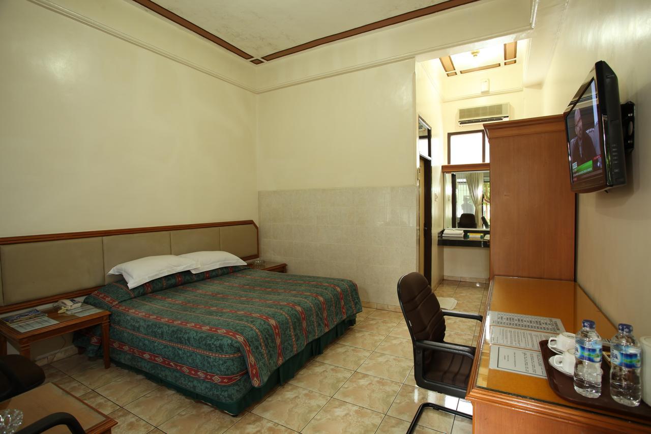 Langensari Hotel Сиребон Екстериор снимка