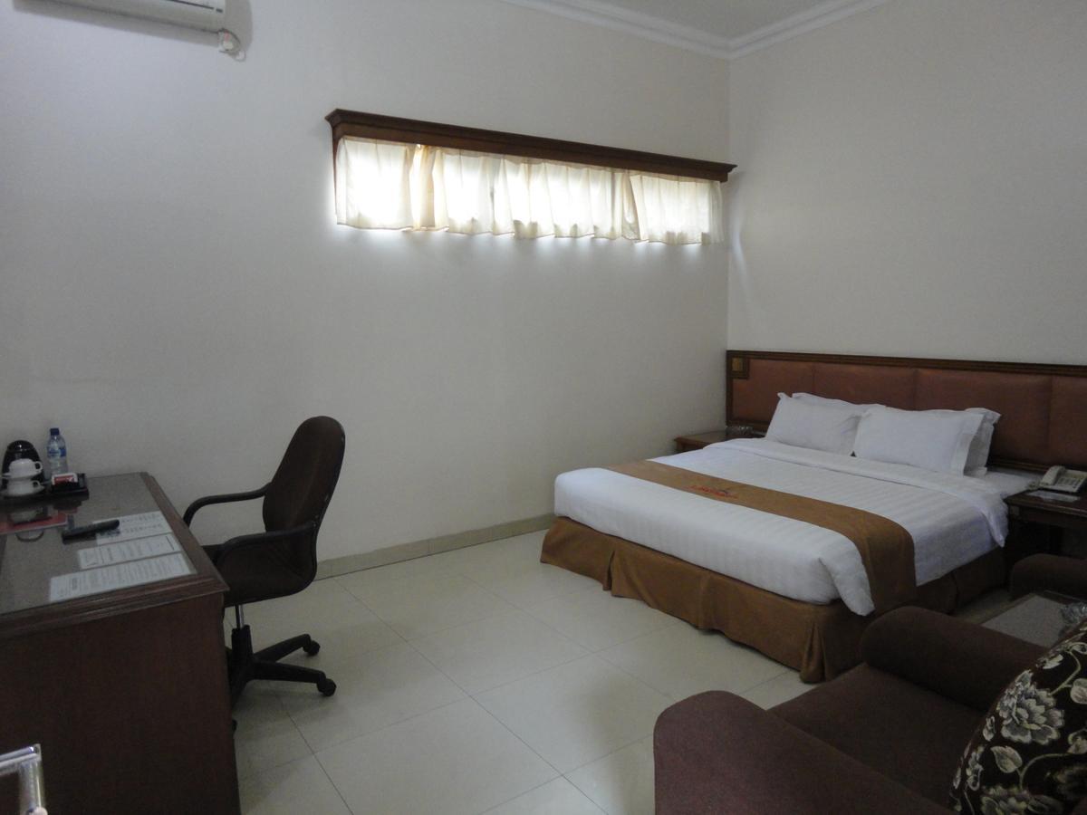 Langensari Hotel Сиребон Екстериор снимка