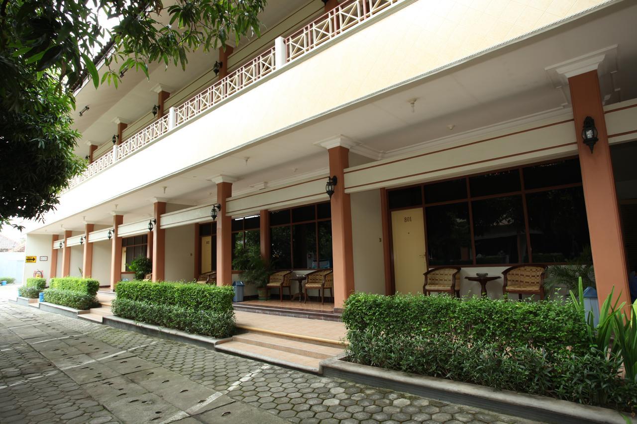Langensari Hotel Сиребон Екстериор снимка