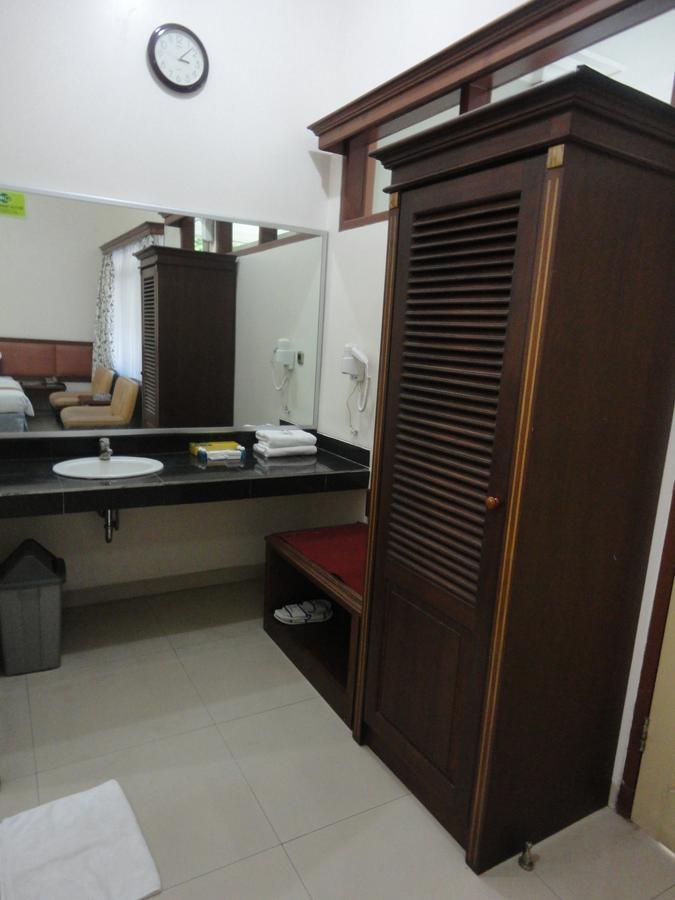 Langensari Hotel Сиребон Екстериор снимка