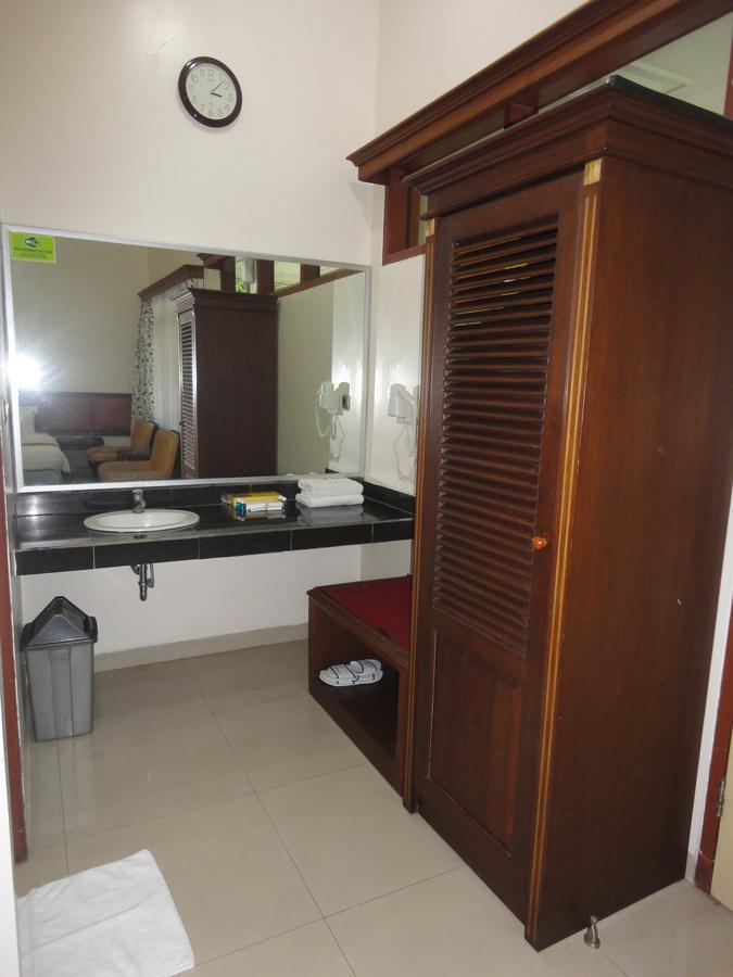 Langensari Hotel Сиребон Екстериор снимка
